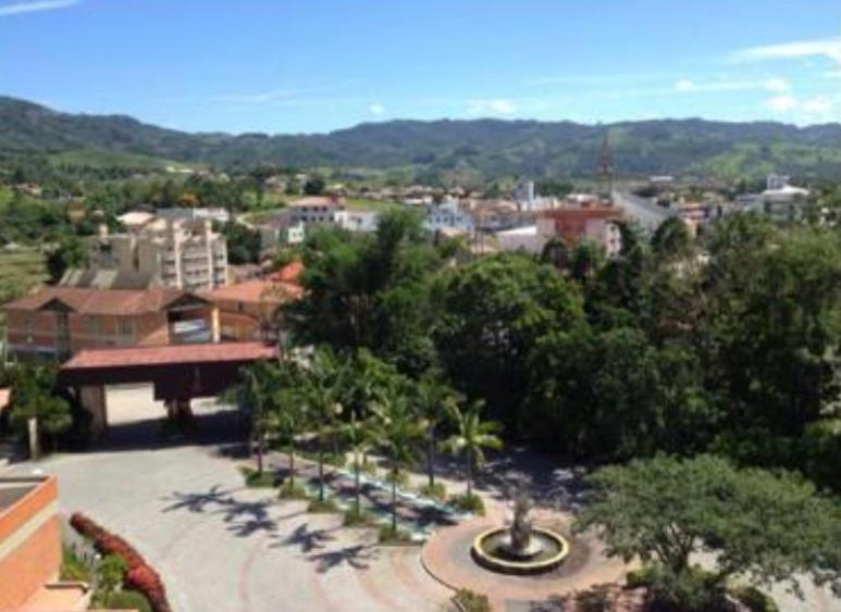 גראבאטל Flats Termais Em Condominio Apart Hotel De Aguas Termais מראה חיצוני תמונה